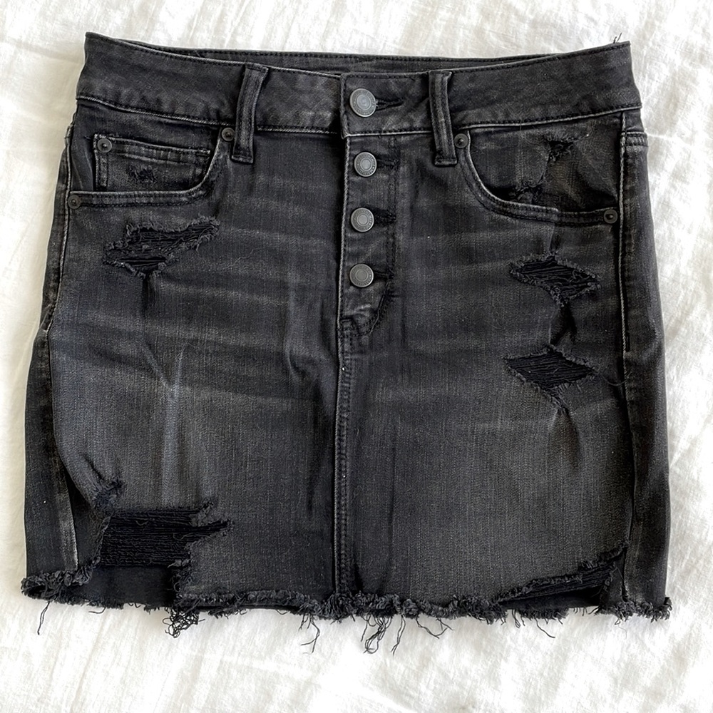American Eagle Distressed Denim Skirt in Black // Sz 8